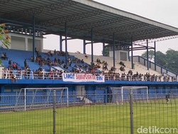 Bobotoh Antusias Saksikan Uji Tanding Persib Bandung