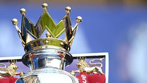 10 Pemain Spesial yang Juara Premier League di Dua Klub Berbeda