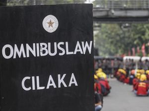Bangkitnya UU Cipta Kerja! Bangkitnya UU Cipta Kerja!