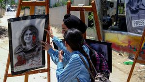 Pameran Sederhana untuk Mengenang Shireen Abu Aqleh di Palestina