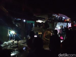 Pengemudi dan Penumpang Motor Tewas dalam Insiden Bus Maut di Ciamis Pengemudi dan Penumpang Motor Tewas dalam Insiden Bus Maut di Ciamis