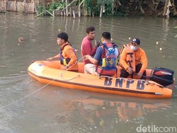 ABG Kota Pekalongan Hanyut di Sungai, Ibunda Menangis Histeris