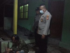Mabuk Resahkan Warga, Pria di Tasik Menangis Saat Dibawa Polisi Mabuk Resahkan Warga, Pria di Tasik Menangis Saat Dibawa Polisi