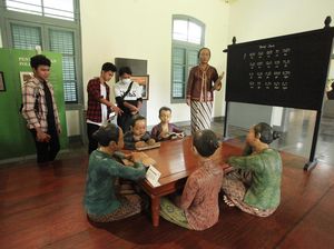 Potret Pameran Retrospeksi Peringati Hari Kebangkitan Nasional Potret Pameran Retrospeksi Peringati Hari Kebangkitan Nasional