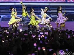 Riuh ReVeluv Teriakkan Fanchant ke Red Velvet di Allo Bank Festival 2022