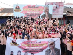 Ratusan Emak-emak Sulsel Ingin Ganjar Pranowo Maju di Pilpres 2024