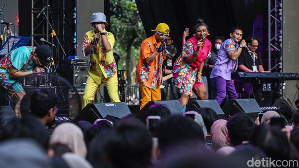 Sore-sore Joget Bareng Project Pop di Allo Bank Festival 2022