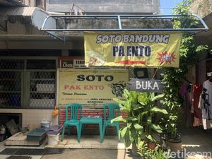 Warung Soto Bandung Tersembunyi yang Legendaris di Jalan Braga Warung Soto Bandung Tersembunyi yang Legendaris di Jalan Braga