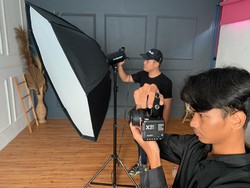 Salut! Pemuda Karawang Buka Studio Foto Bayar Sukarela