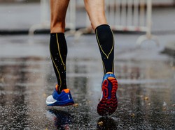 Bukan Cuma Buat Gaya, Ini Lho Manfaat Pakai Compression Saat Olahraga