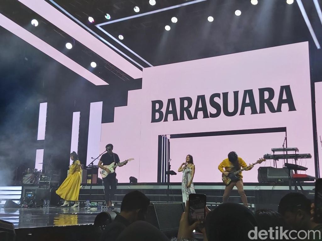 .Feast, Mocca, dan Barasuara Bikin Terlena di Allo Bank Festival 2022 .Feast, Mocca, dan Barasuara Bikin Terlena di Allo Bank Festival 2022