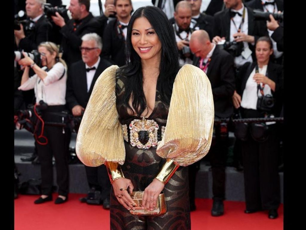 Anggun Curi Perhatian di Red Carpet Festival Film Cannes