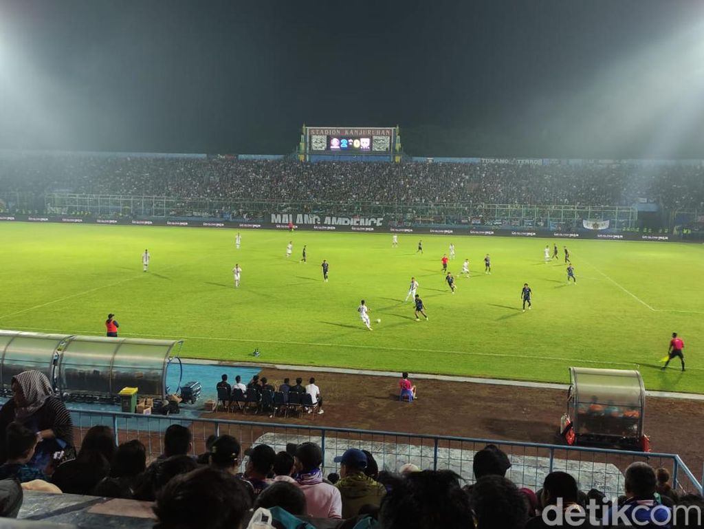 Brace Dendi Santoso Bawa Arema FC Kalahkan PSIS 2-0