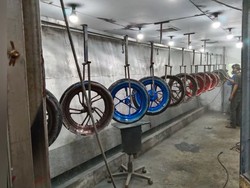 Bengkel Cat Viral! Bisa Ngecat Pelek Standar Pabrik Cuma Rp 250 Ribu