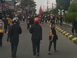 Massa PSHT-PSHW Saling Lempar Batu di Kota Madiun Dipicu Saling Ejek