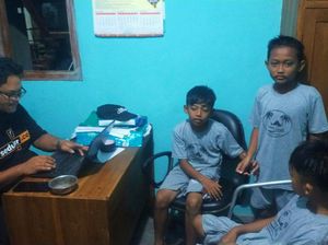 Kesaksian Pengawas Pantai soal 3 Anak Ditinggalkan di Pulau Merah Banyuwangi Kesaksian Pengawas Pantai soal 3 Anak Ditinggalkan di Pulau Merah Banyuwangi