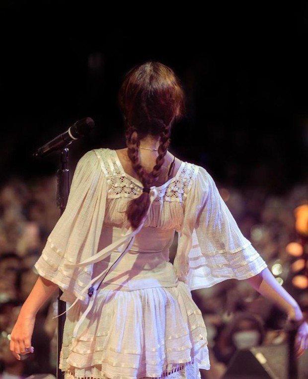 Dress Vintage Nadin Amizah/Foto: instagram.com/cakecaine Dress Vintage Nadin Amizah