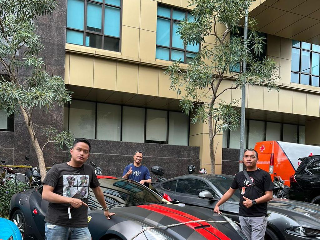 Ini Ferrari Indra Kenz yang Dijemput Penyidik Polri dari Medan