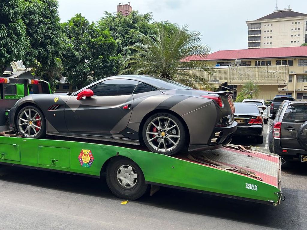 Polisi: Ferrari Indra Kenz Disimpan di Bengkel Ayah Vanessa Khong di Medan