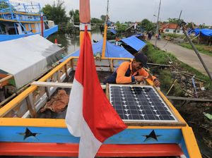 Hemat BBM, Nelayan di Indramayu Pakai Panel Surya