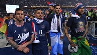 Messi bersama Marco Verratti, Mauro Icardi, dan Neymar melakukan victory lap di pinggir lapangan. (Foto: PSG via Getty Images/Aurelien Meunier - PSG)