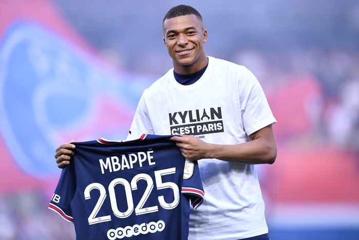 PARIS, FRANCE - MAY 21: Kylian Mbappé poses with his jersey after extending his contract with the PSG prior to the Ligue 1 Uber Eats match between Paris Saint Germain and FC Metz at Parc des Princes on May 21, 2022 in Paris, France.  (Photo by Aurelien Meunier - PSG/PSG via Getty Images)