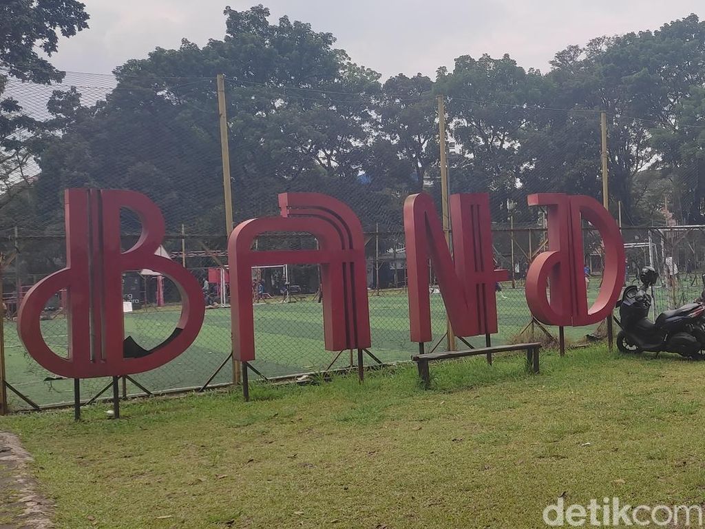Duh, Huruf U Ornamen Bandung Juara di Taman Persib Hilang!