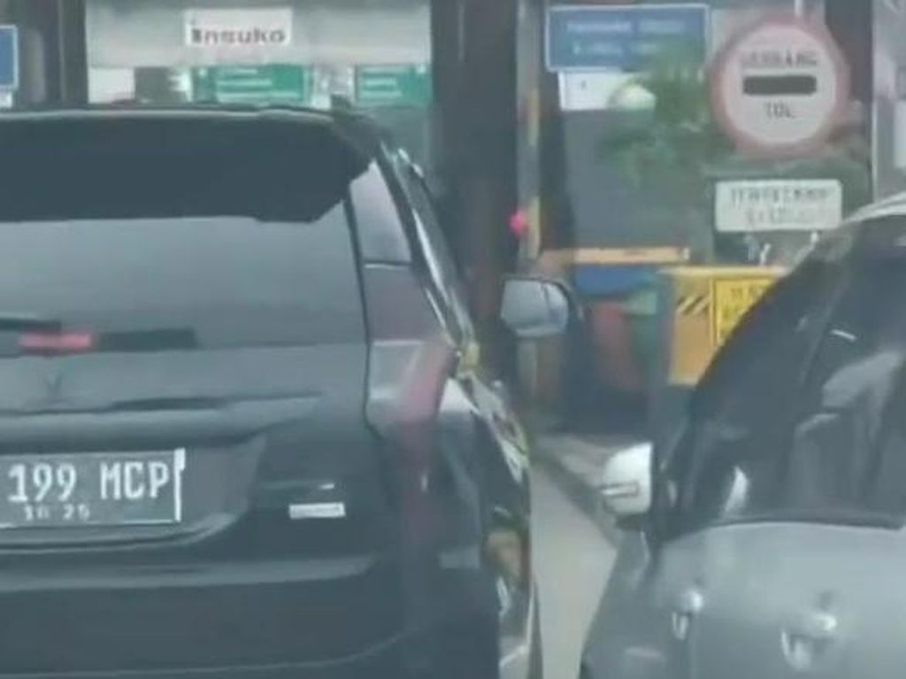 Polisi Cek TKP Kasus Viral Cekcok Pengemudi Pajero Vs Yaris di Tol