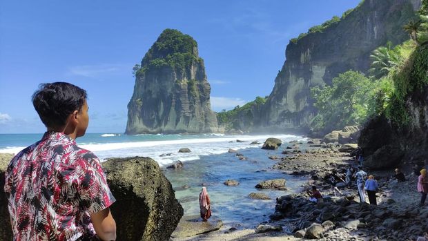 Pantai Pangasan Pacitan, Eloknya Bikin Kerasan