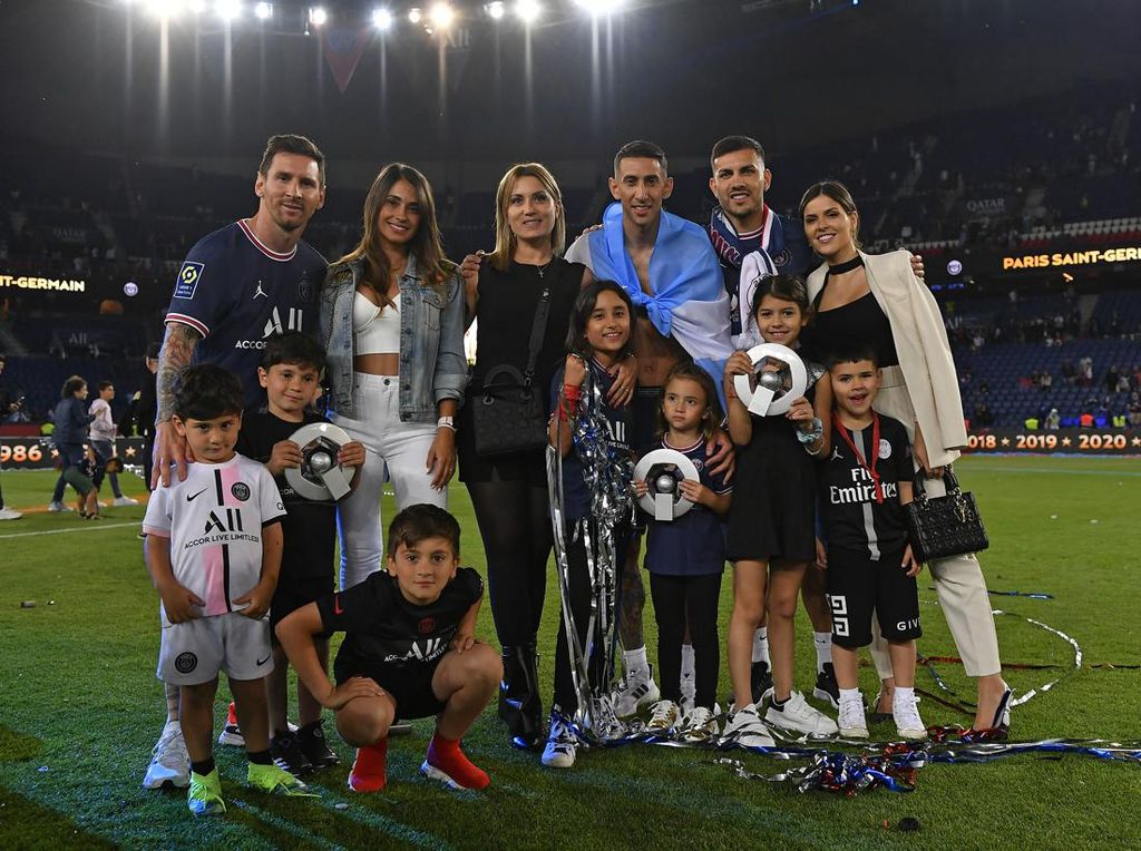 Foto Lionel Messi Rayakan Juara Ligue 1 Bareng PSG Foto Lionel Messi Rayakan Juara Ligue 1 Bareng PSG