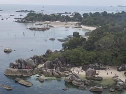 Pesona Pantai Tanjung Tinggi di Belitung, Spot Foto di Hamparan Batu Granit