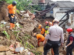 Cerita Korban Selamat dari Longsor Cijeruk Bogor: Tahan Reruntuhan Demi Anak