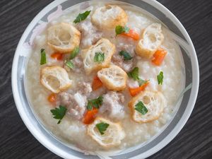 Resep Bubur Ayam Cakue yang Lembut Enak Buat Sarapan
