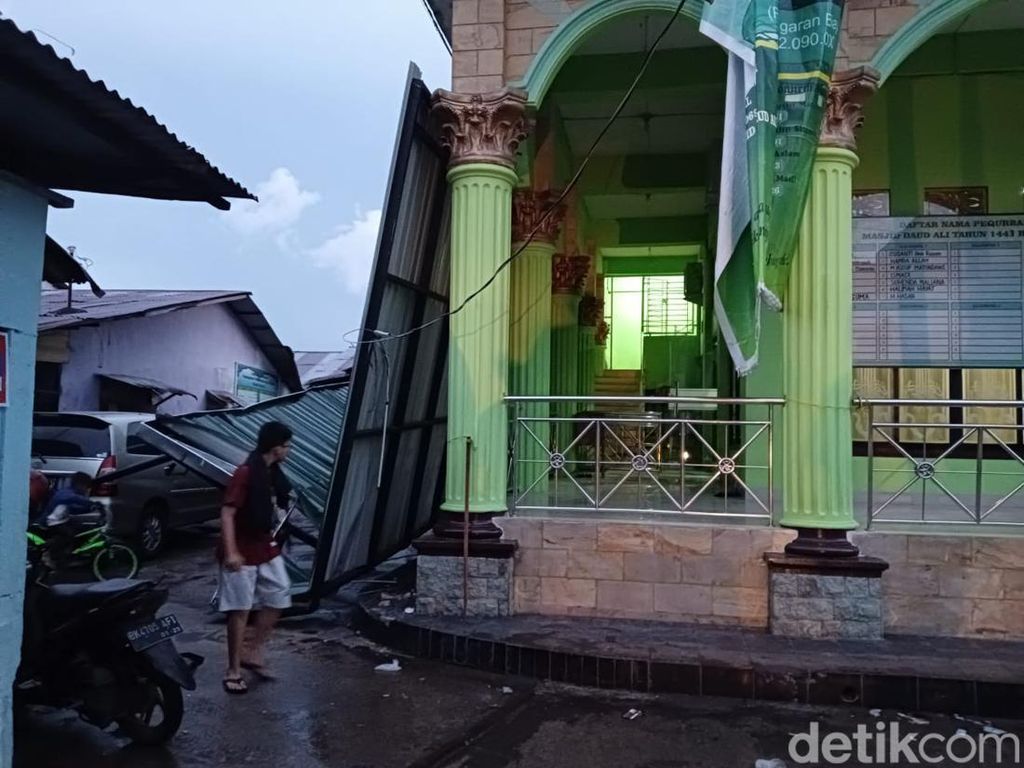 Bocah di Medan Sunggal Dapat 14 Jahitan Usai Tertimpa Kanopi Masjid