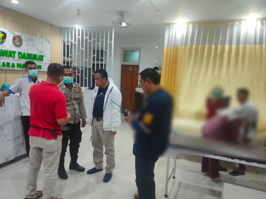 Petugas Polres Mataram Lakukan Penjagaan di Kampung Korban Panah Petugas Polres Mataram Lakukan Penjagaan di Kampung Korban Panah