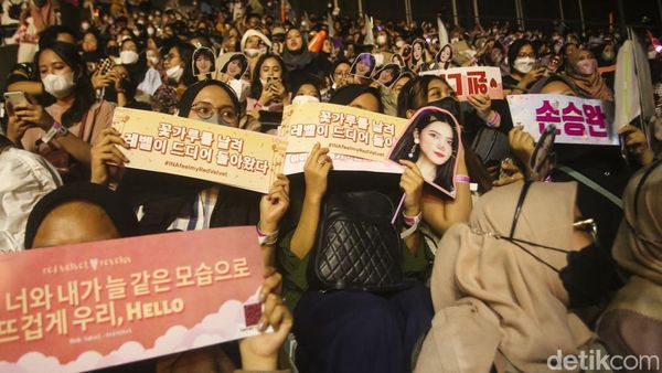 Tuntas! ReVeluv Puas Saksikan Red Velvet di Allo Bank Festival 2022