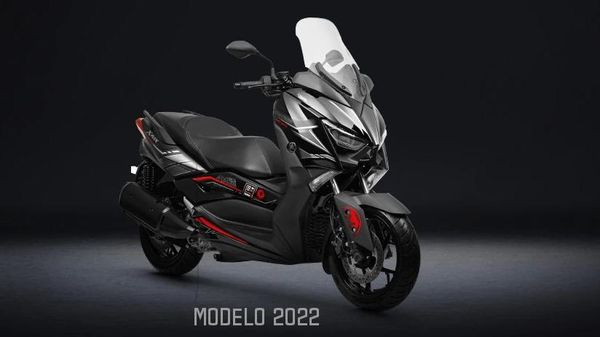 Wujud Serba Hitam Yamaha XMAX Edisi Darth Vader