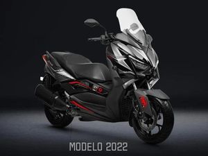Wujud Serba Hitam Yamaha XMAX Edisi Darth Vader Wujud Serba Hitam Yamaha XMAX Edisi Darth Vader