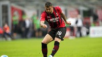 Theo Hernandez, layak disebut salah satu full back terbaik musim ini. Theo kerap bikin gol dan assist di momen-momen krusial (AP)