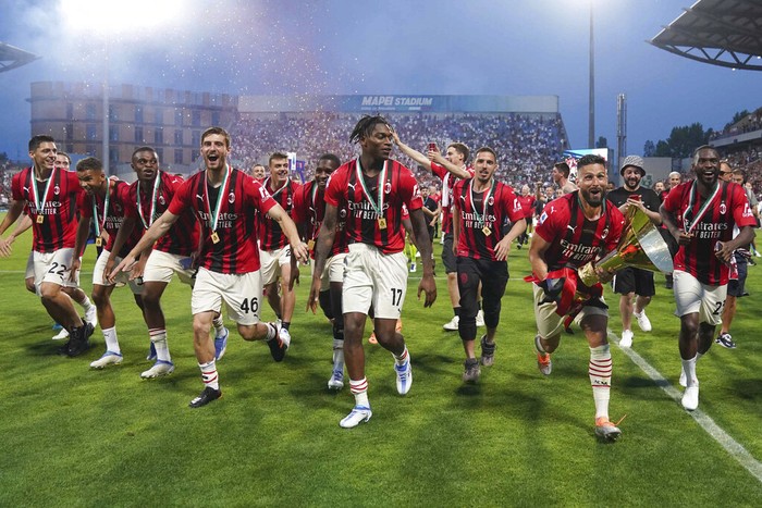AC Milan AC Milan's Alessio Romagnoli players holds up the trophy as he celebrates with teammates after winning the Italian Serie A title at the end of a match against Sassuolo, at the Citta del Tricolore stadium, in Reggio Emilia, Italy, Sunday, May 22, 2022. (AP Photo/Antonio Calanni)