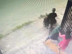 Viral Aksi Wanita di Medan Johor Terseret Saat Hadang Pencuri Motor