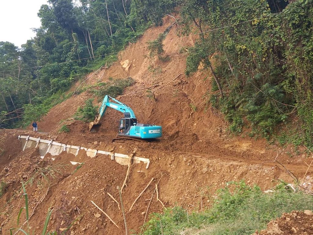 Sudah 4 Hari Jalan di Plampang Kulon Progo Putus Gegara Banjir-Longsor