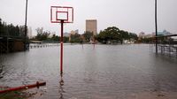 Banjir Hantam Durban Afsel, Lapangan Basket Jadi Kolam Dadakan