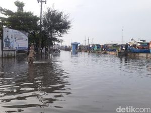 Banjir Rob Kepung Pesisir Utara Jawa Tengah Banjir Rob Kepung Pesisir Utara Jawa Tengah