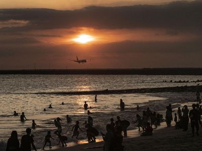 Matahari Terbenam di Pantai Kelan Bali, Syahdu !