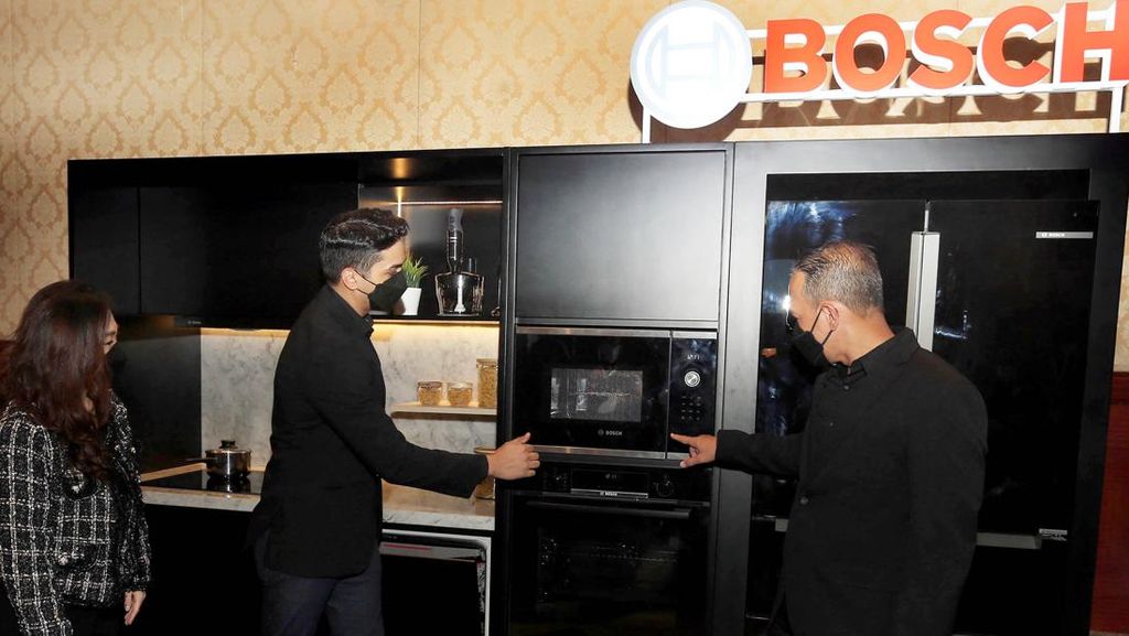 Bosch Hadirkan Set Up Peralatan Dapur Serba Hitam yang Kekinian Bosch Hadirkan Set Up Peralatan Dapur Serba Hitam yang Kekinian