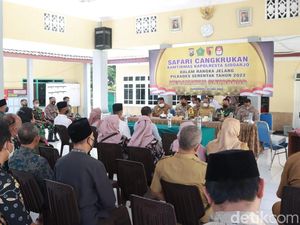 Lewat Cangkrukan Kamtibmas, Warga Komitmen Sukseskan Pilkades Sidoarjo Lewat Cangkrukan Kamtibmas, Warga Komitmen Sukseskan Pilkades Sidoarjo