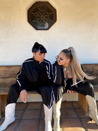 Potret CL bersama koreografer Parris Globel dalam single Chuck