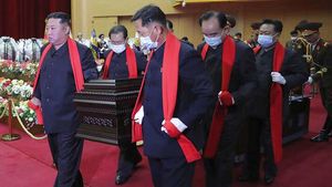 Cuek Saja, Kim Jong-Un Terlihat Tanpa Masker Saat Corona Mengganas