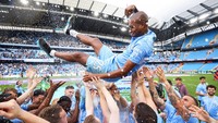 Para pemain Manchester City merayakan kemenangan mereka yang meraih gelar juara Liga Inggris 2021/2022 usai menumbangkan Aston Villa 3-2 di Etihad Stadium, Minggu (22/5/2022) waktu setempat. (Photo by Matt McNulty - Manchester City/Manchester City FC via Getty Images).